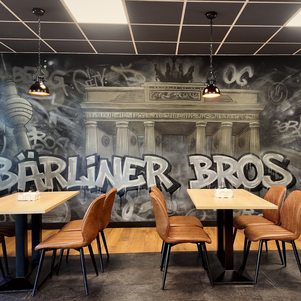 Graffiti-Wand mit Bärliner Bros Schriftzug